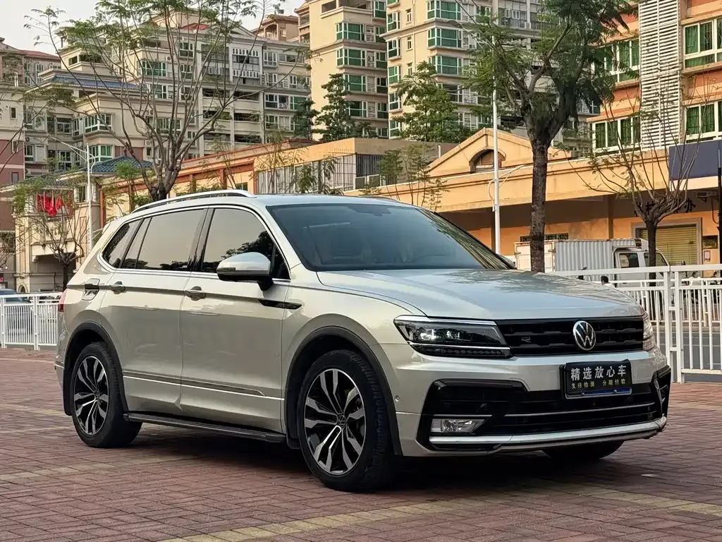 Volkswagen Tiguan L — фото 9