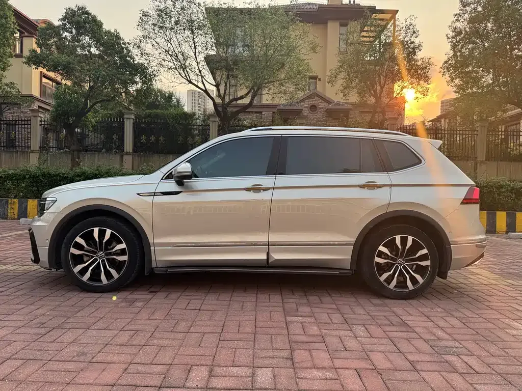 Volkswagen Tiguan L — фото 6