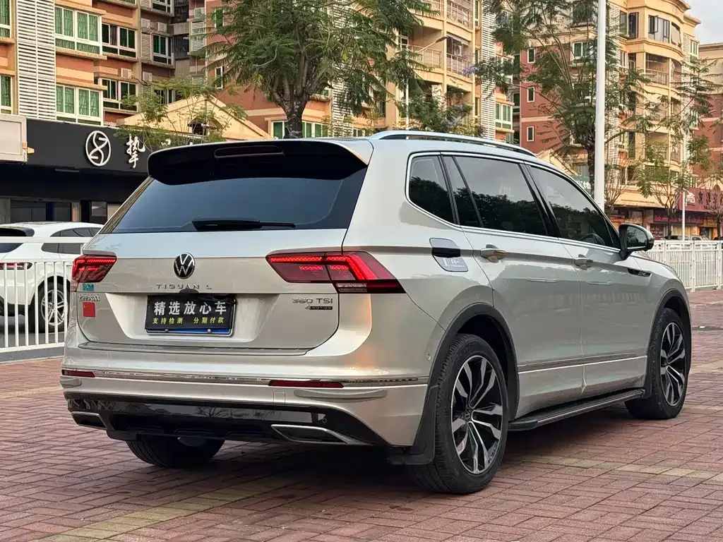Volkswagen Tiguan L — фото 8