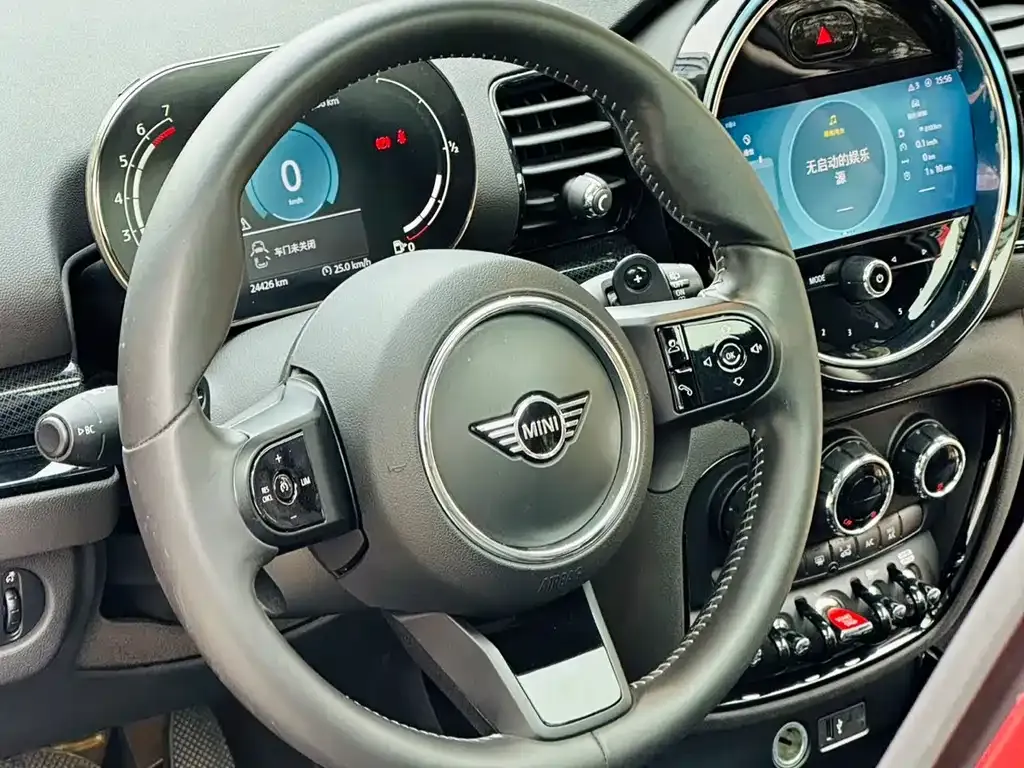 MINI Clubman — фото 2