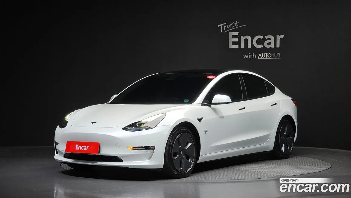Tesla Model 3 — фото 1