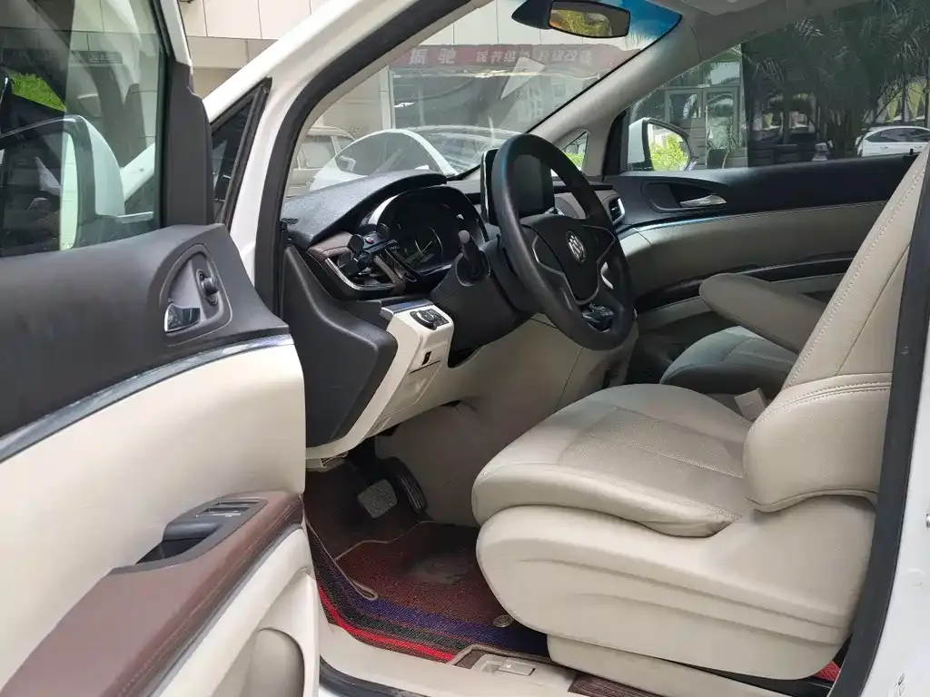 Buick GL8 2021 из CN, фото 2