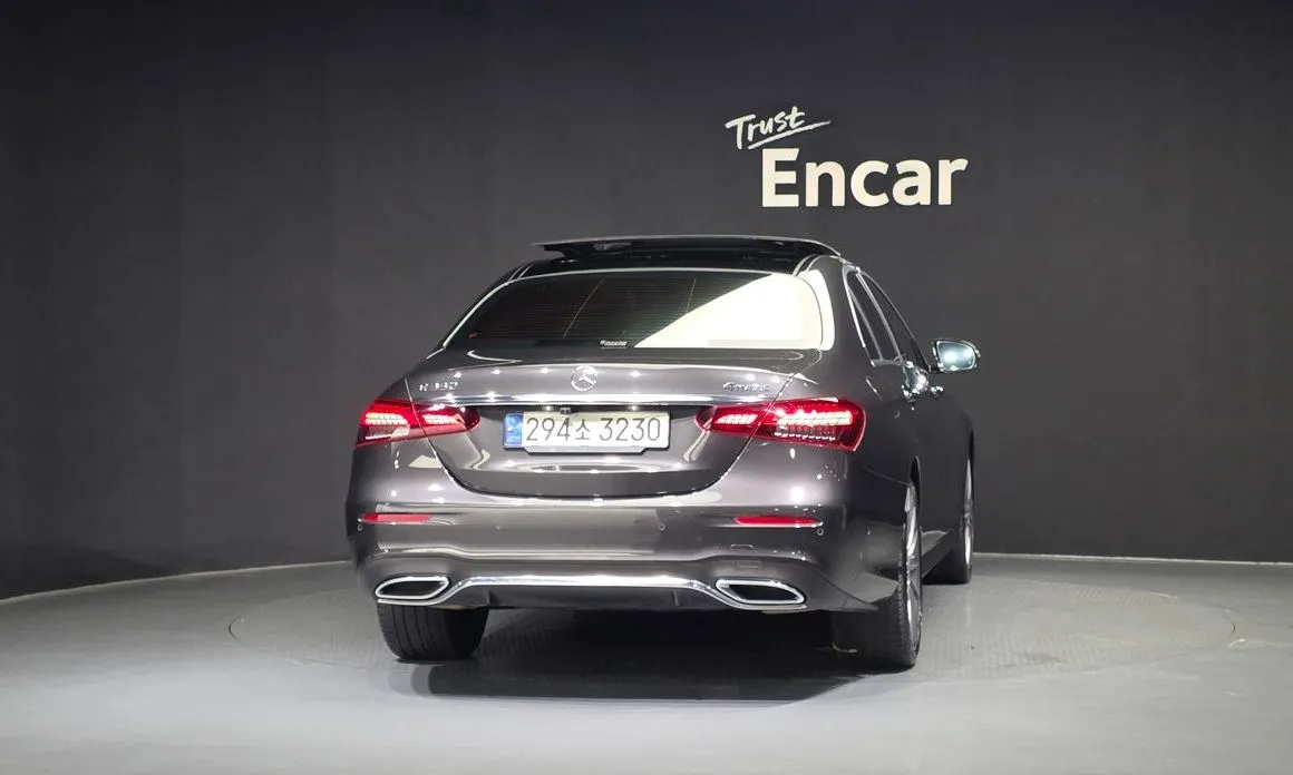 Mercedes-Benz E-Class — фото 9