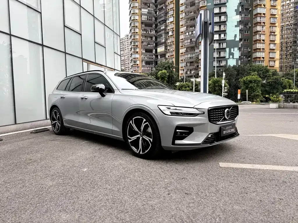 Volvo V60 — фото 10