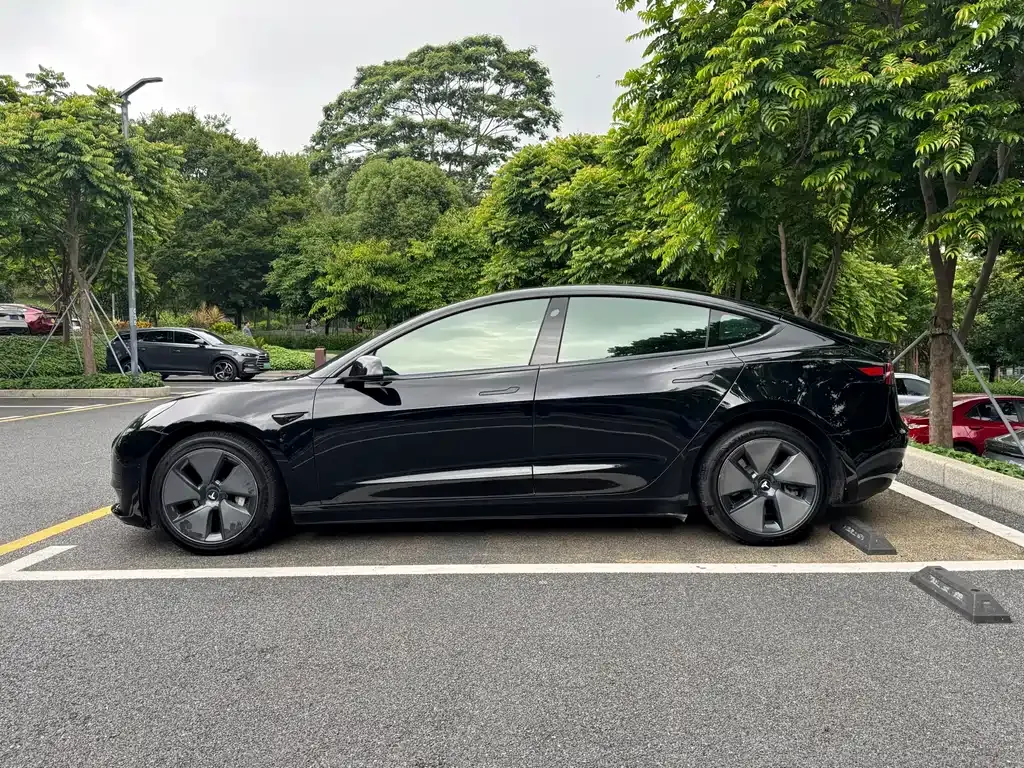 Tesla Model 3 — фото 10