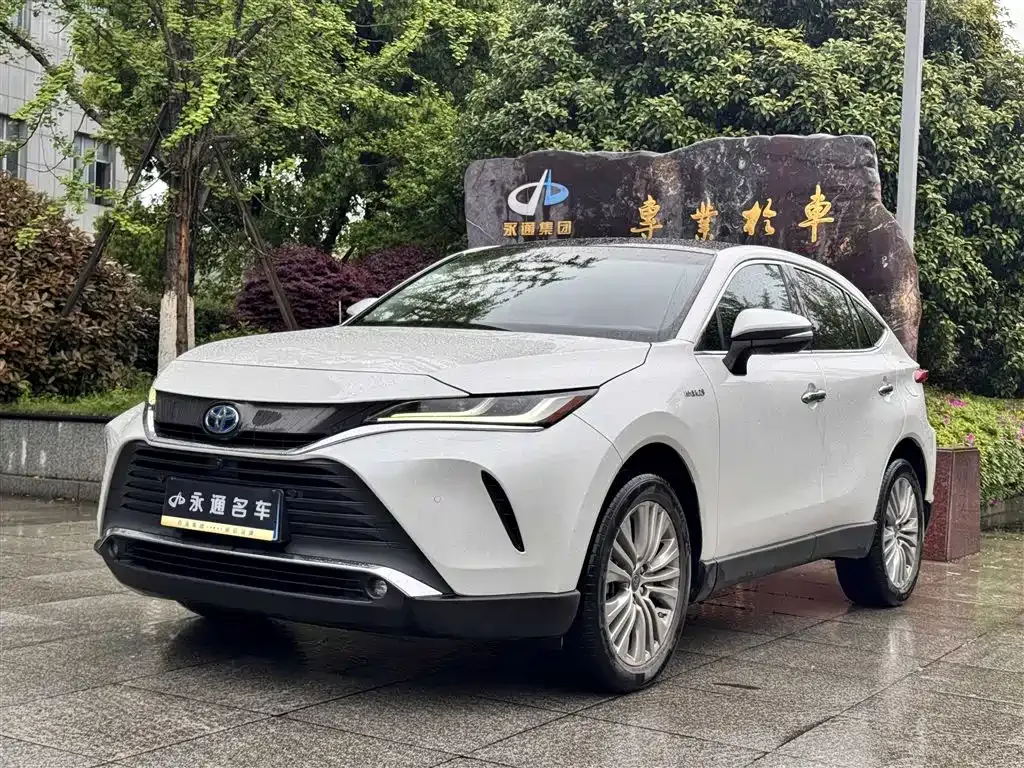 Toyota Harrier — фото 1
