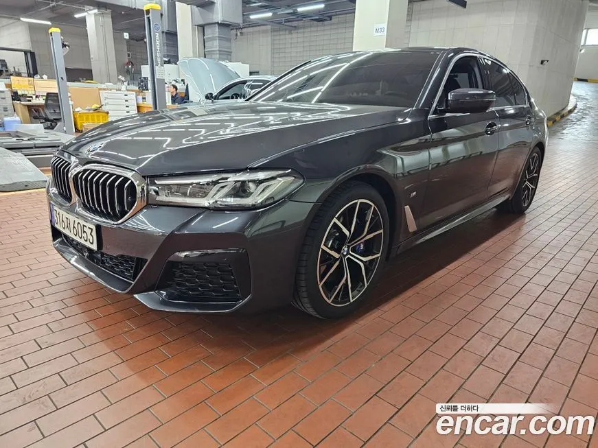 BMW 5-Series — фото 1
