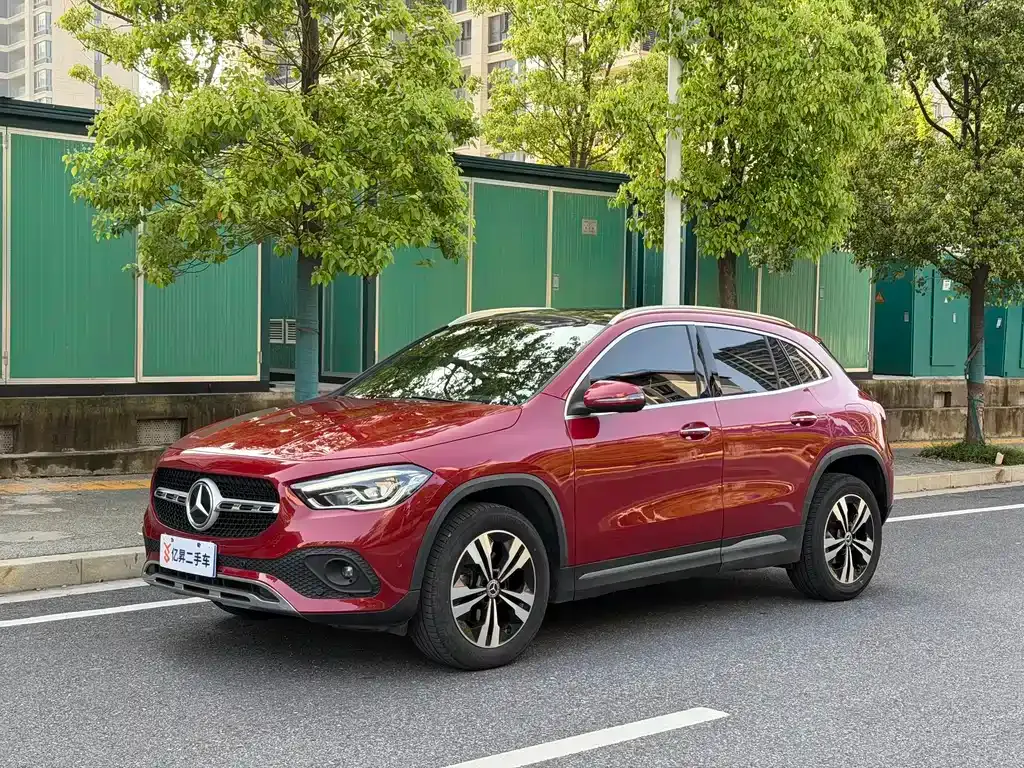 Mercedes-Benz GLA — фото 1
