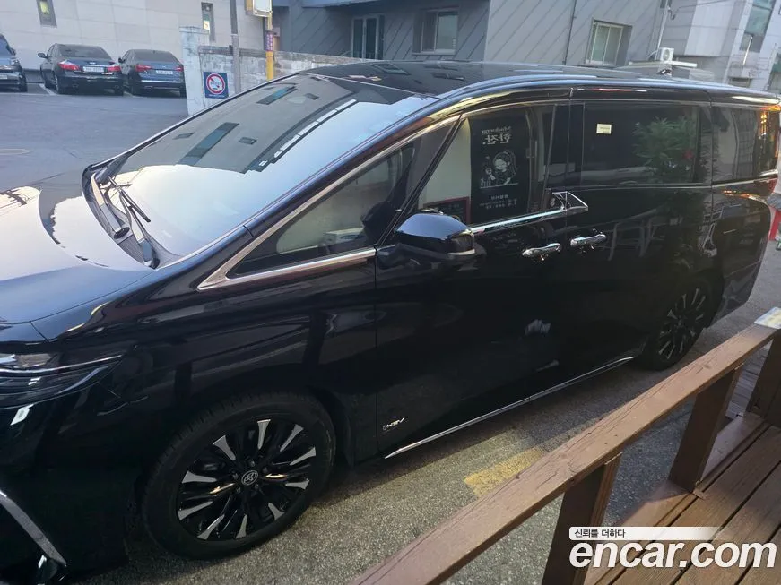 Toyota Alphard — фото 5