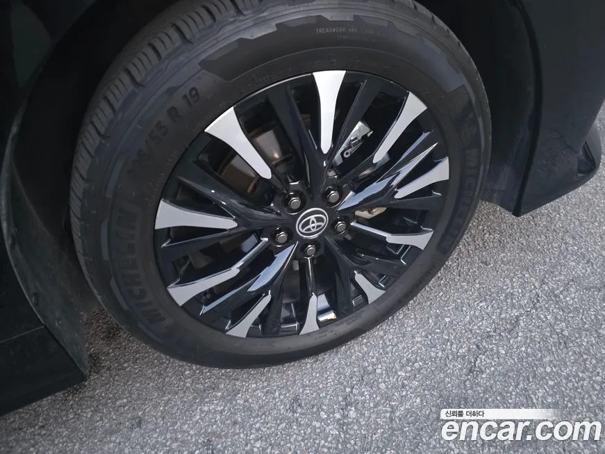 Toyota Alphard — фото 4