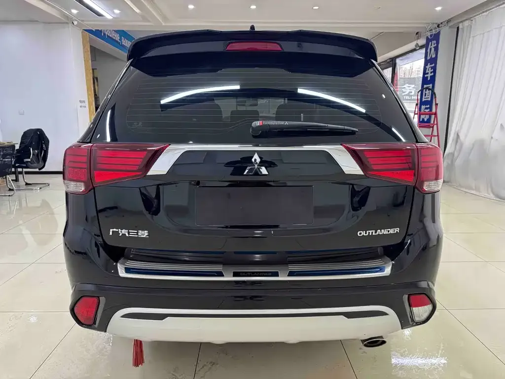 Mitsubishi Outlander — фото 7