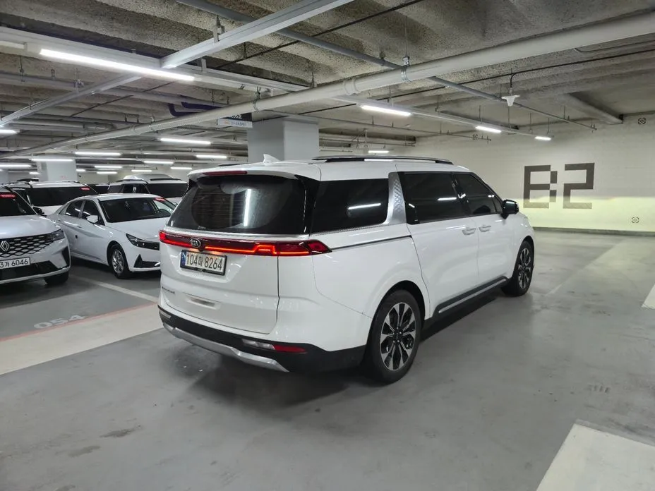 Kia Carnival — фото 10