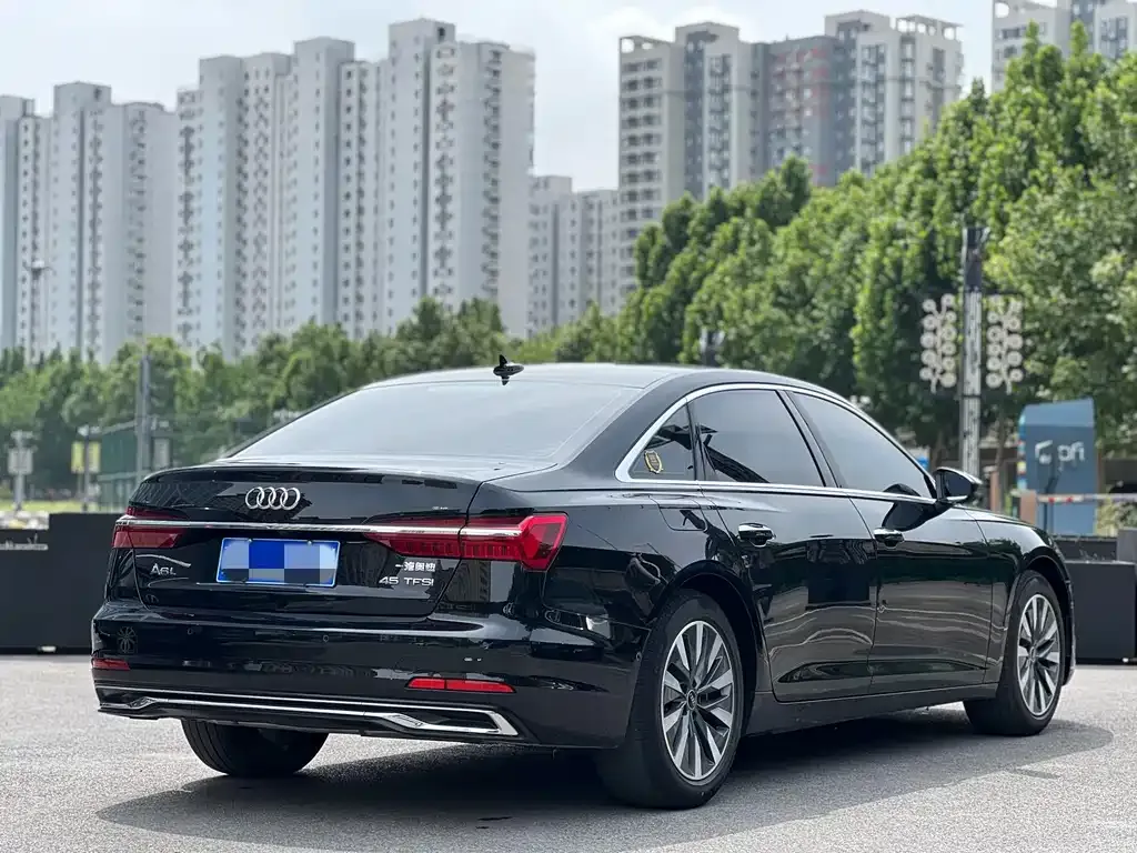 Audi A6L — фото 9