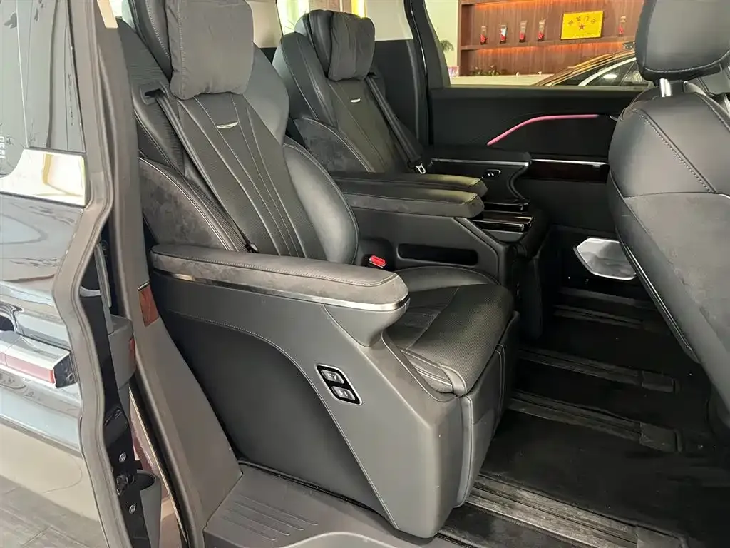 Hongqi HQ9 PHEV 2024 из CN, фото 2