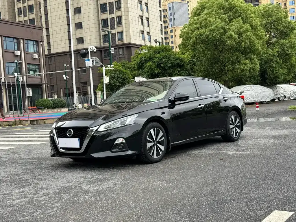 Nissan Teana — фото 1