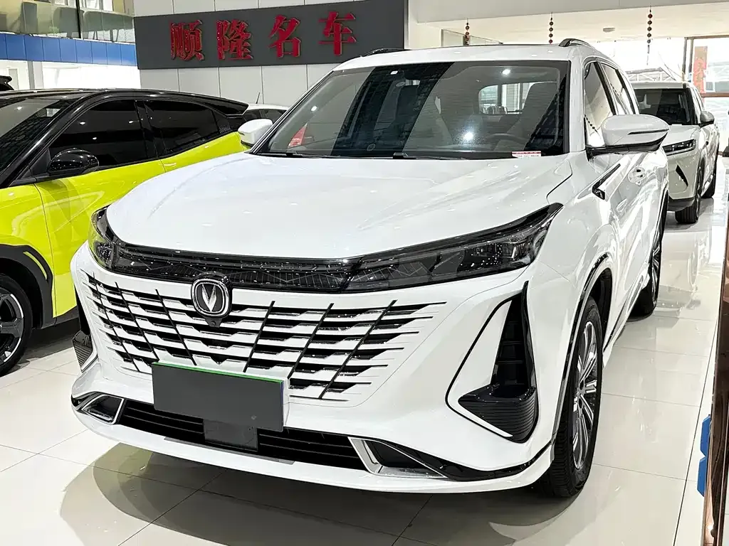 Changan CS75PLUS — фото 1