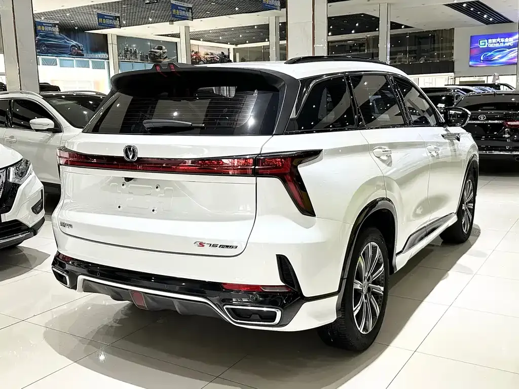 Changan CS75PLUS — фото 3