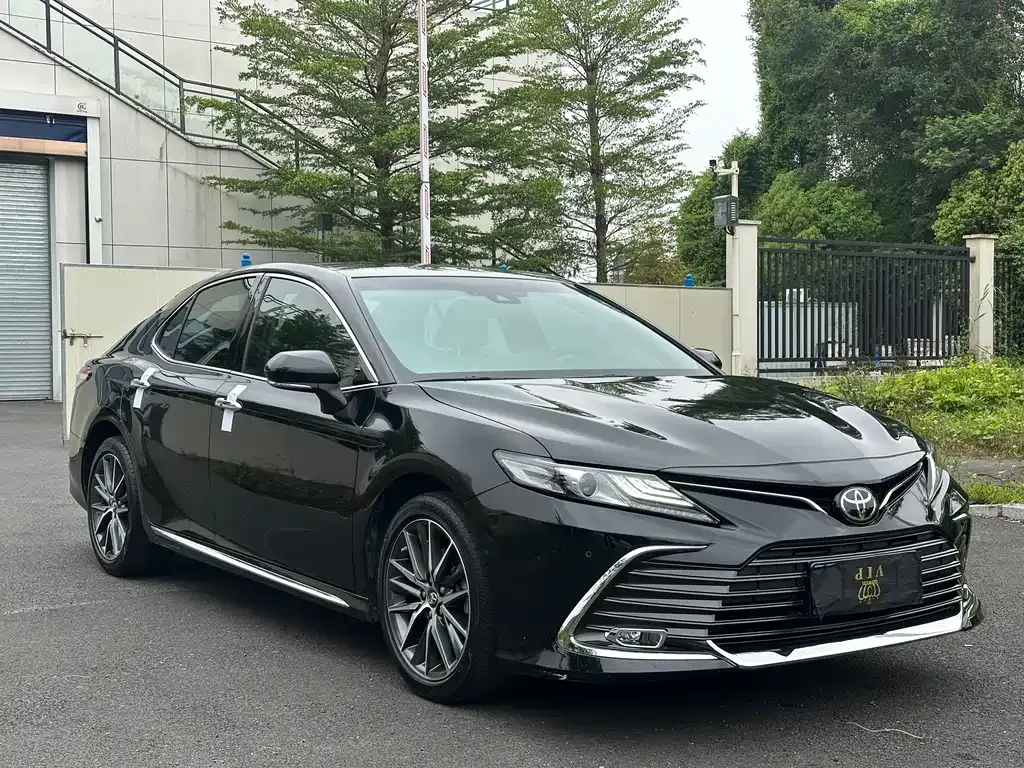 Toyota Camry — фото 7
