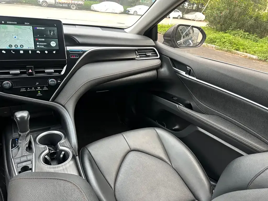 Toyota Camry — фото 8