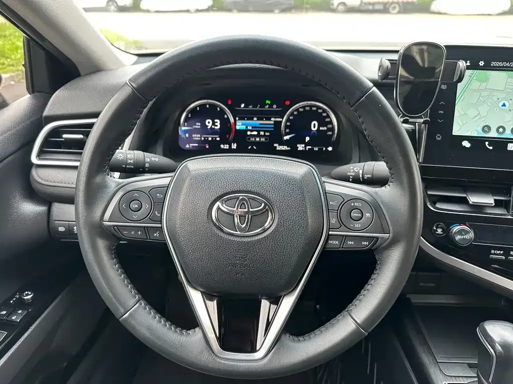 Toyota Camry — фото 2