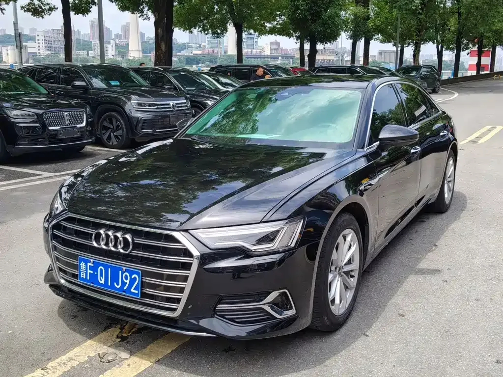 Audi A6L — фото 1