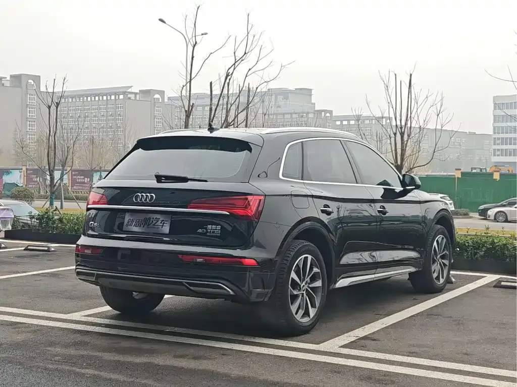Audi Q5L — фото 7