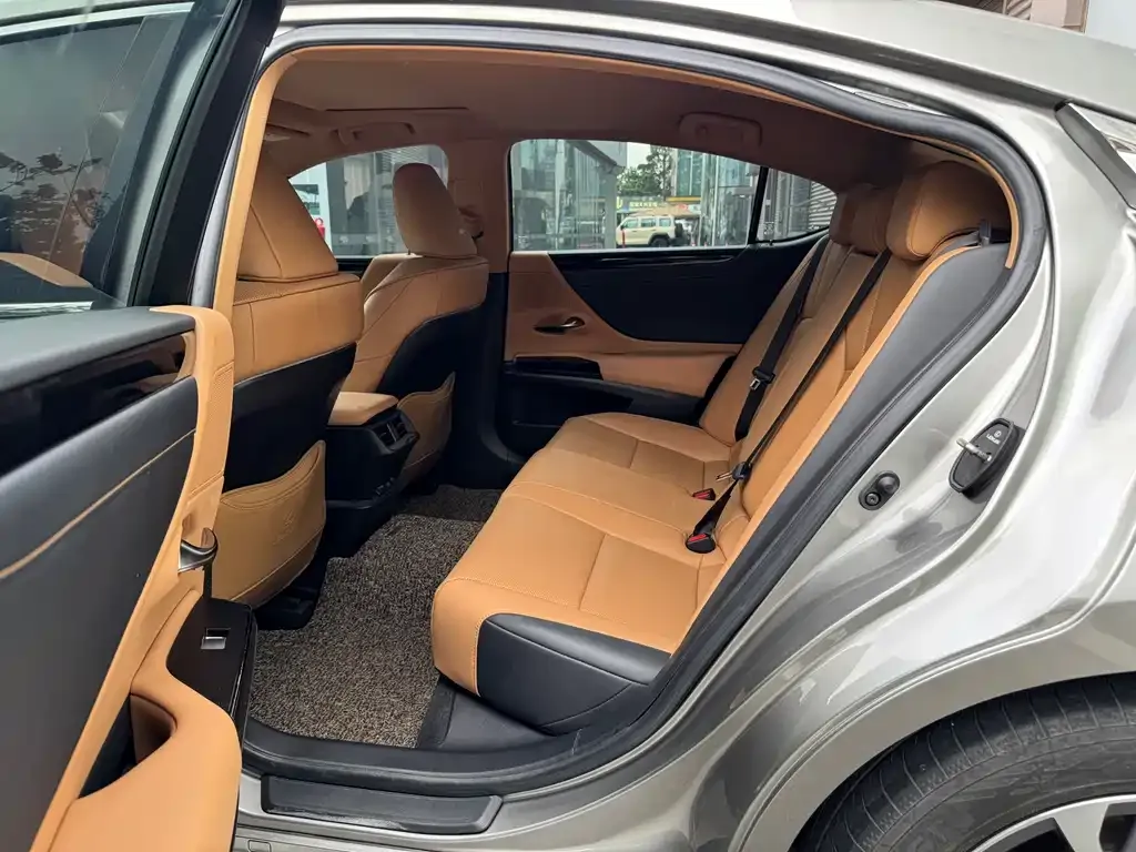 Lexus ES 2023 из CN, фото 4