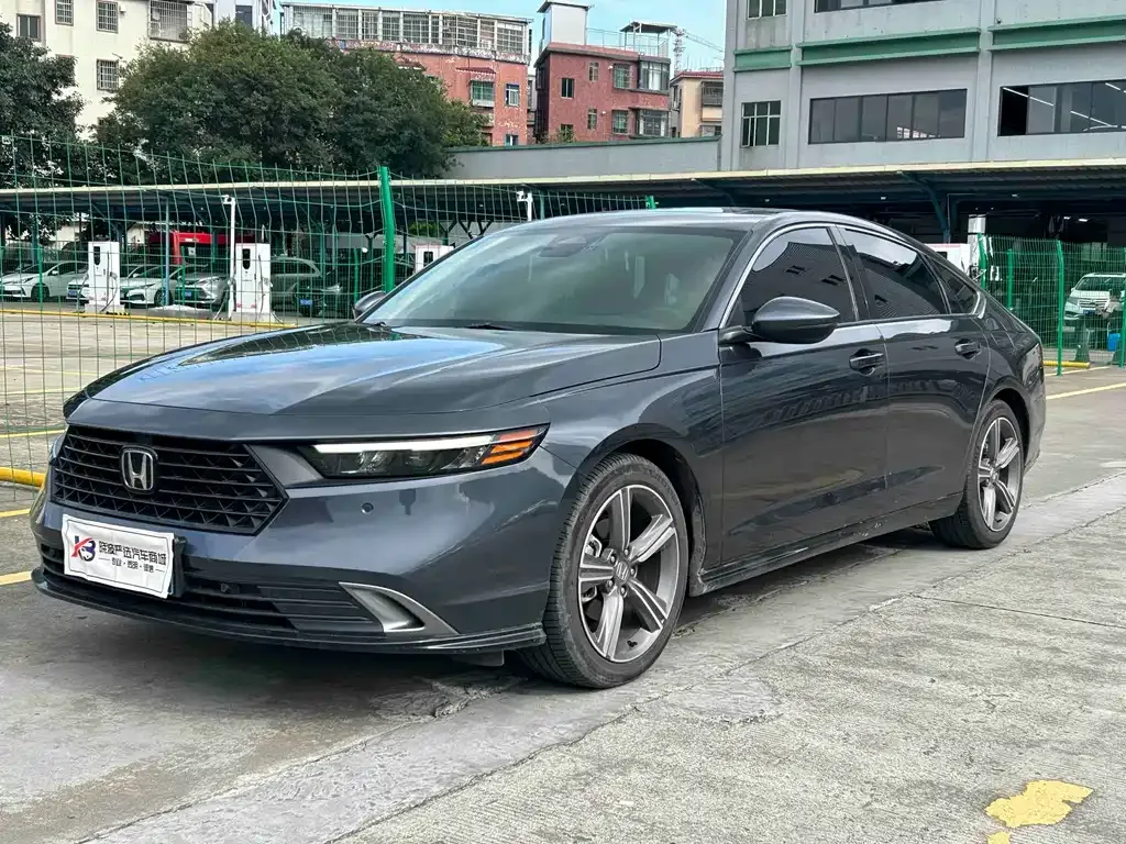 Honda Accord — фото 1