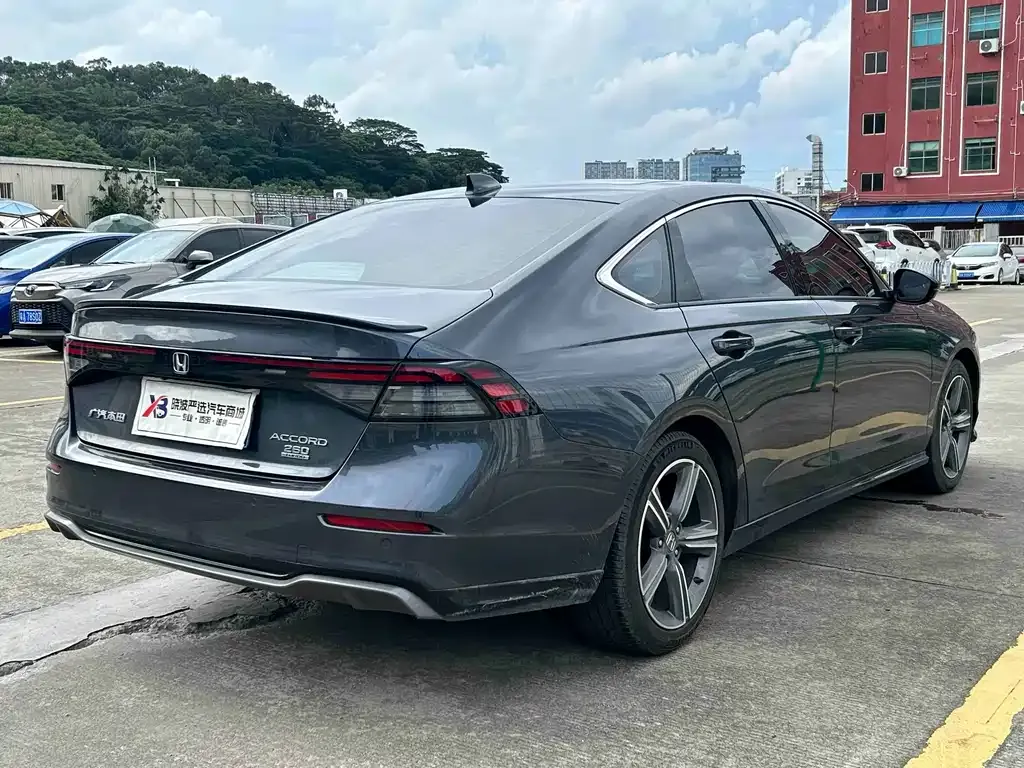Honda Accord — фото 10
