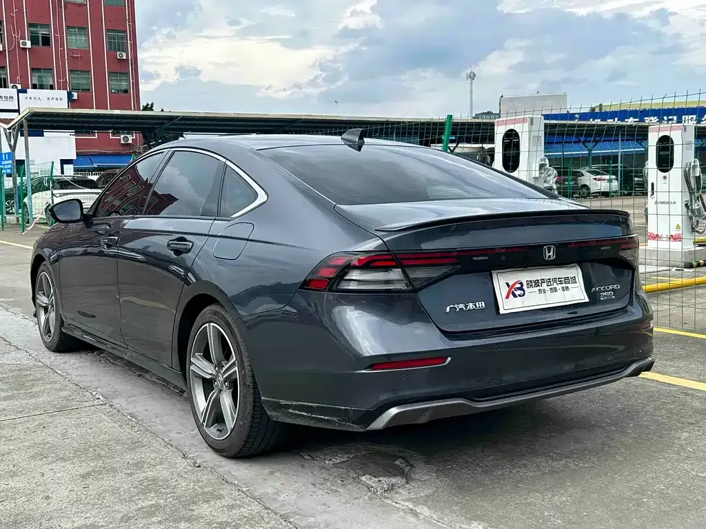 Honda Accord — фото 7