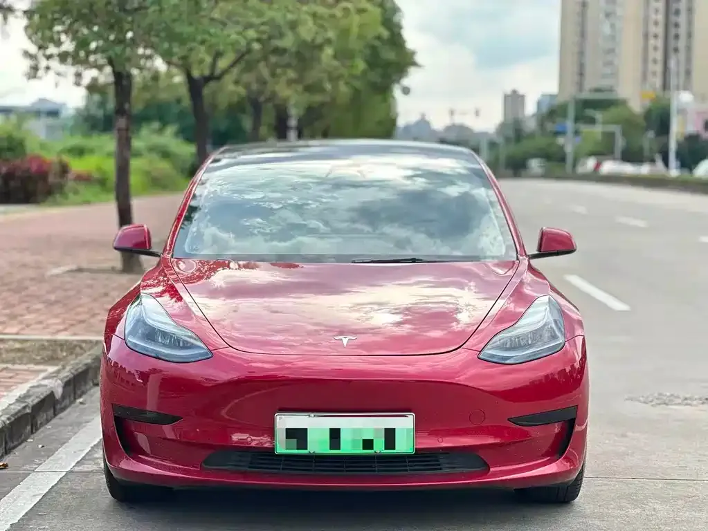 Tesla Model 3 — фото 9