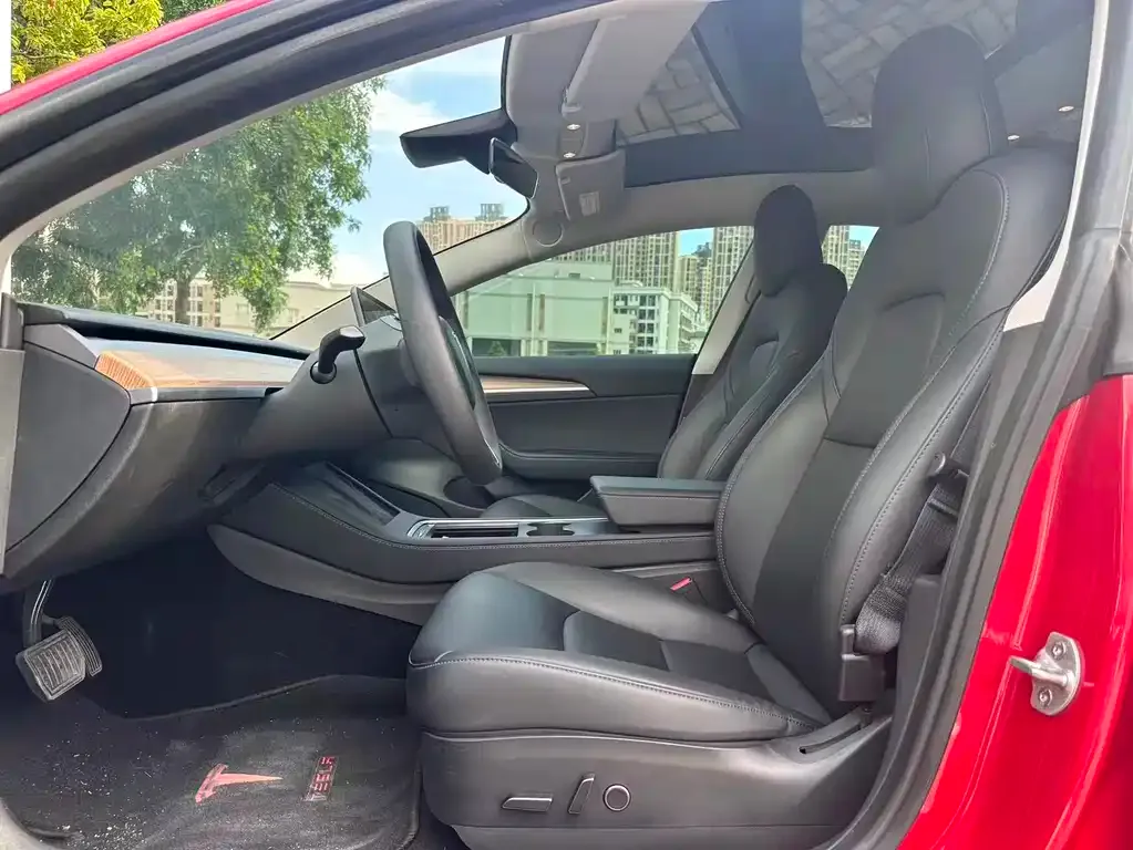 Tesla Model 3 — фото 3