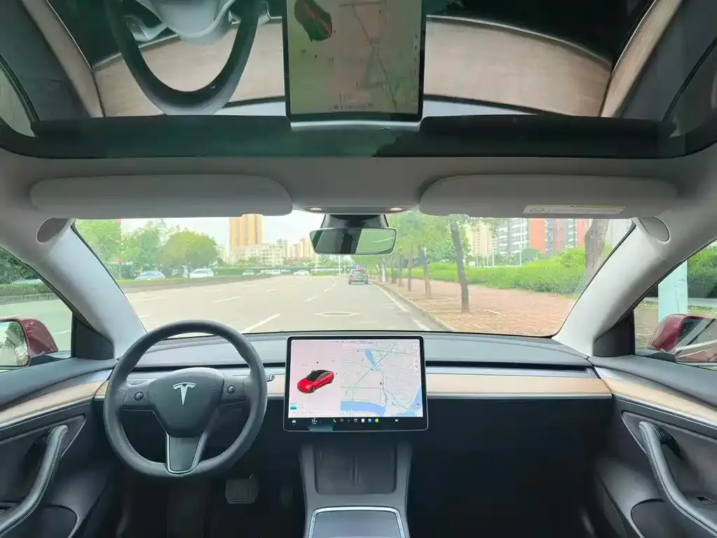 Tesla Model 3 — фото 4