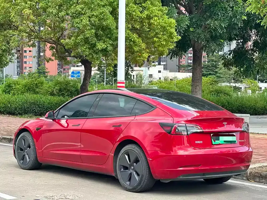 Tesla Model 3 — фото 5