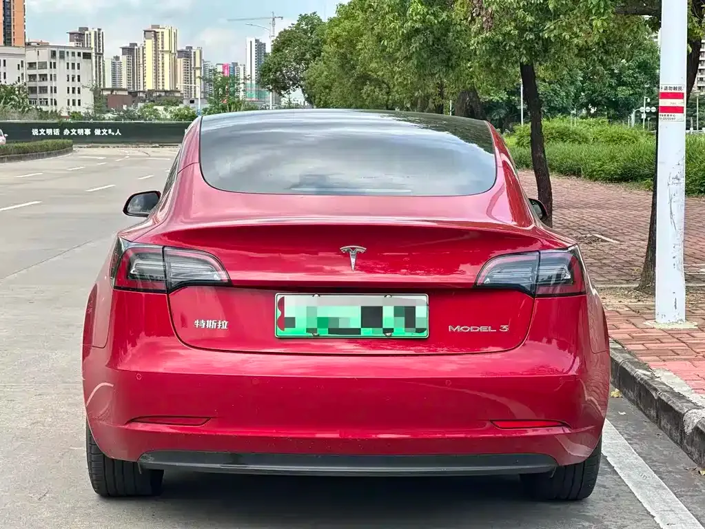 Tesla Model 3 — фото 8