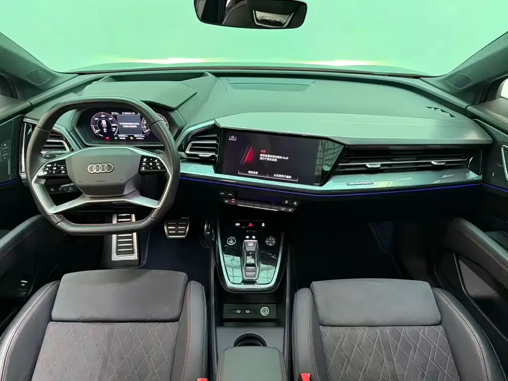 Audi Q5 e-tron — фото 3