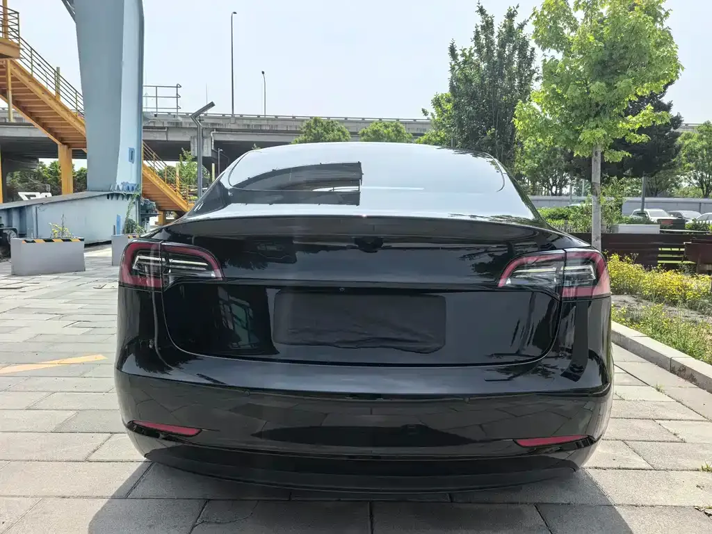 Tesla Model 3 — фото 3