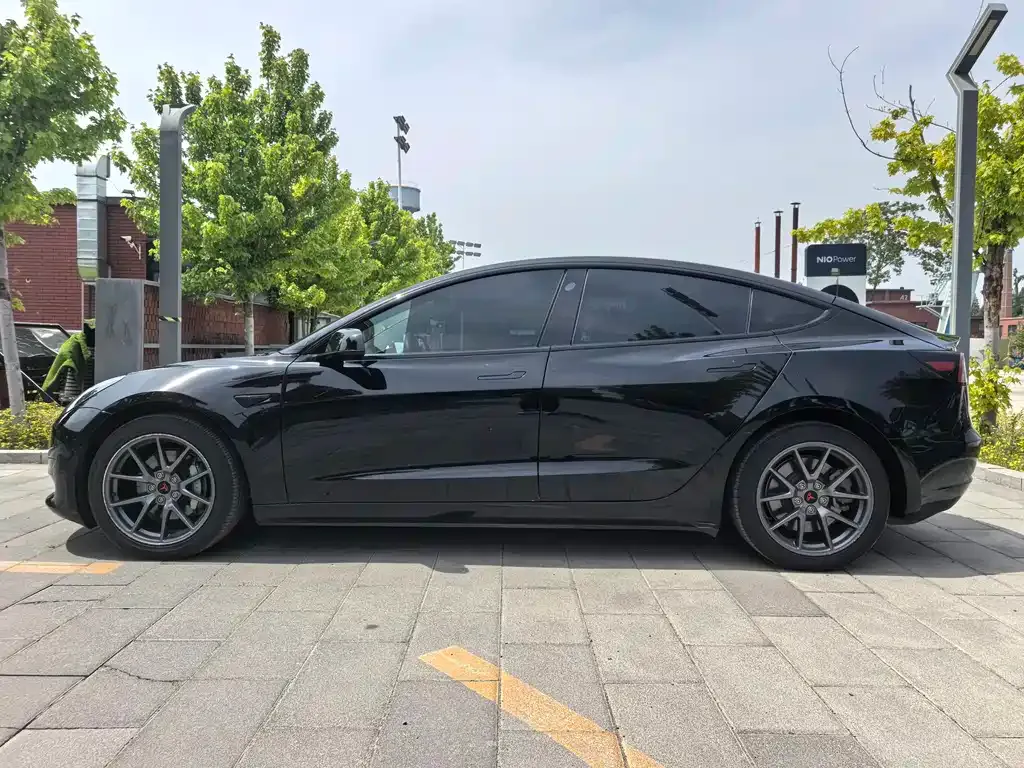 Tesla Model 3 — фото 10
