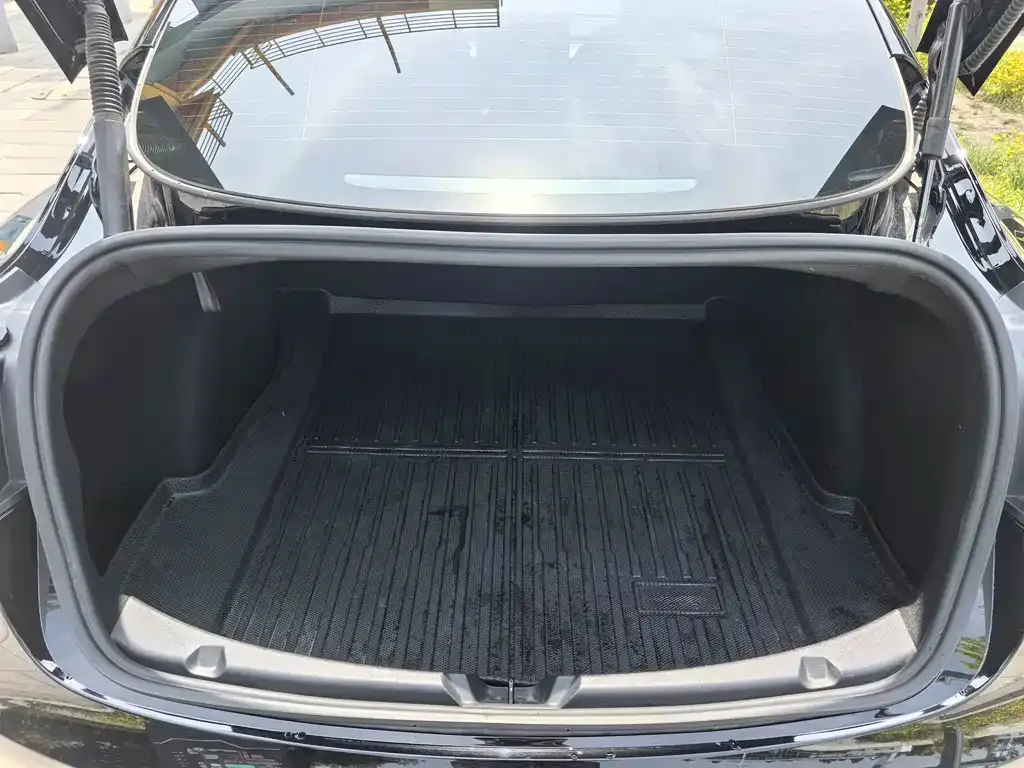 Tesla Model 3 — фото 4
