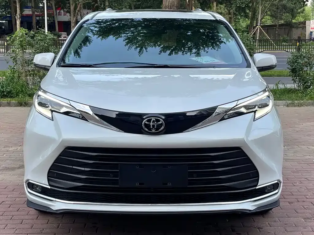 Toyota Sienna — фото 5
