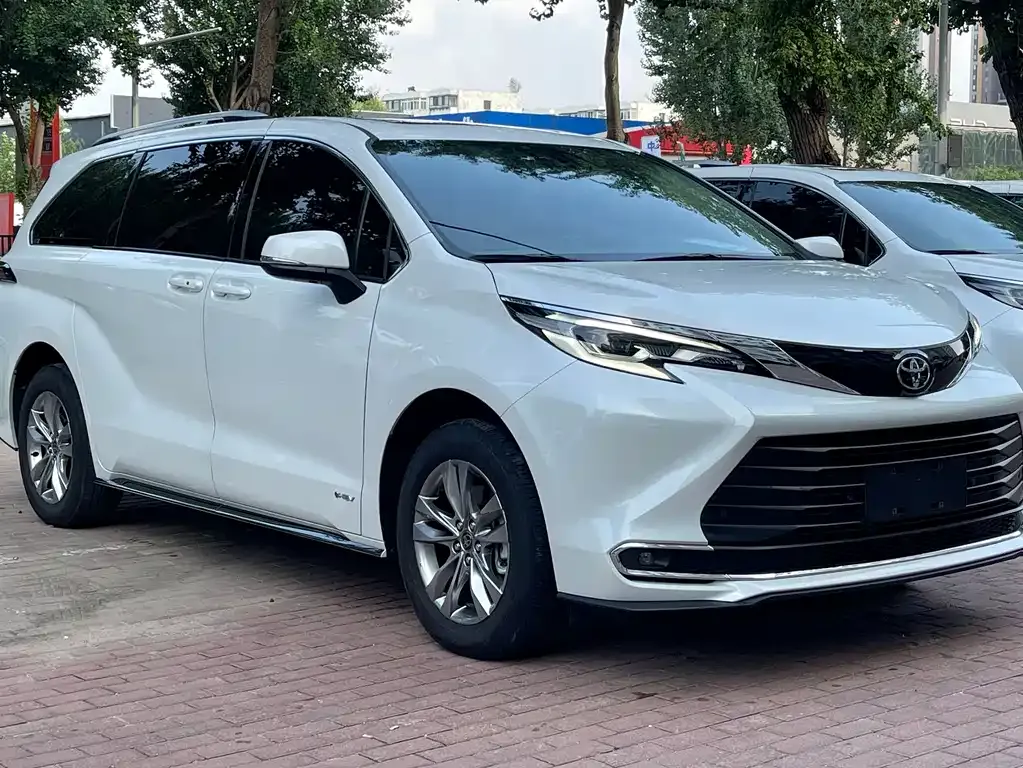 Toyota Sienna — фото 7