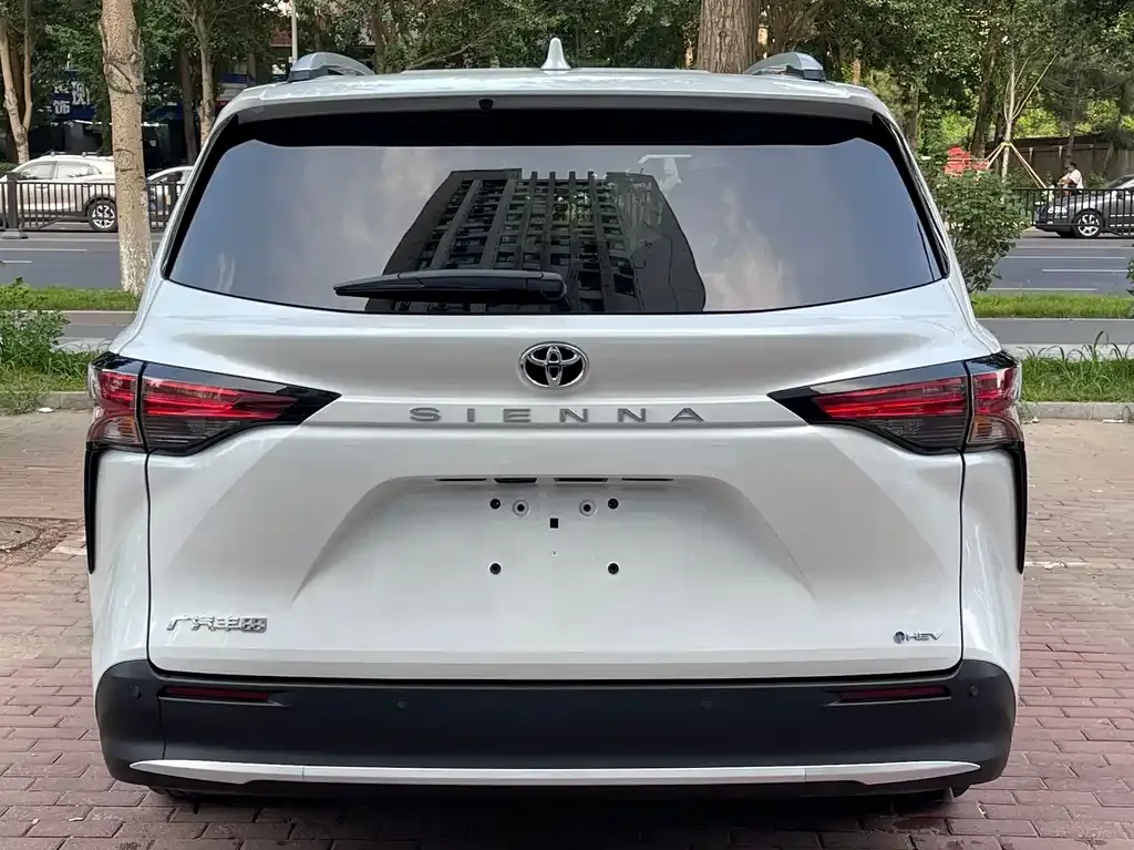 Toyota Sienna — фото 8