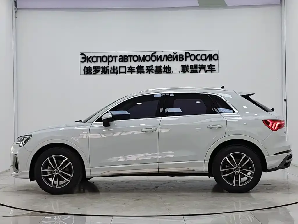 Audi Q3 — фото 10