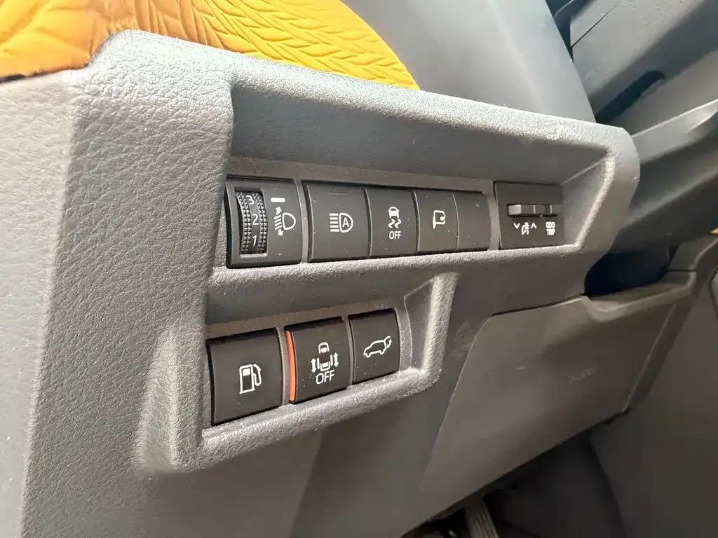 Toyota Granvia — фото 8