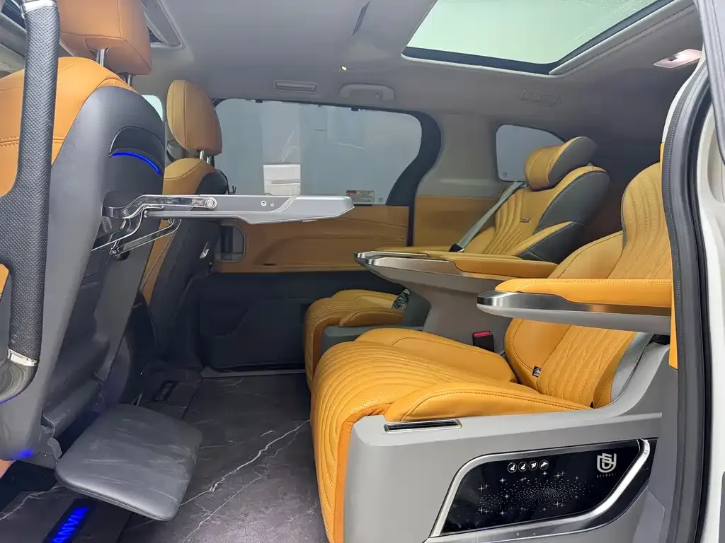 Toyota Granvia — фото 5