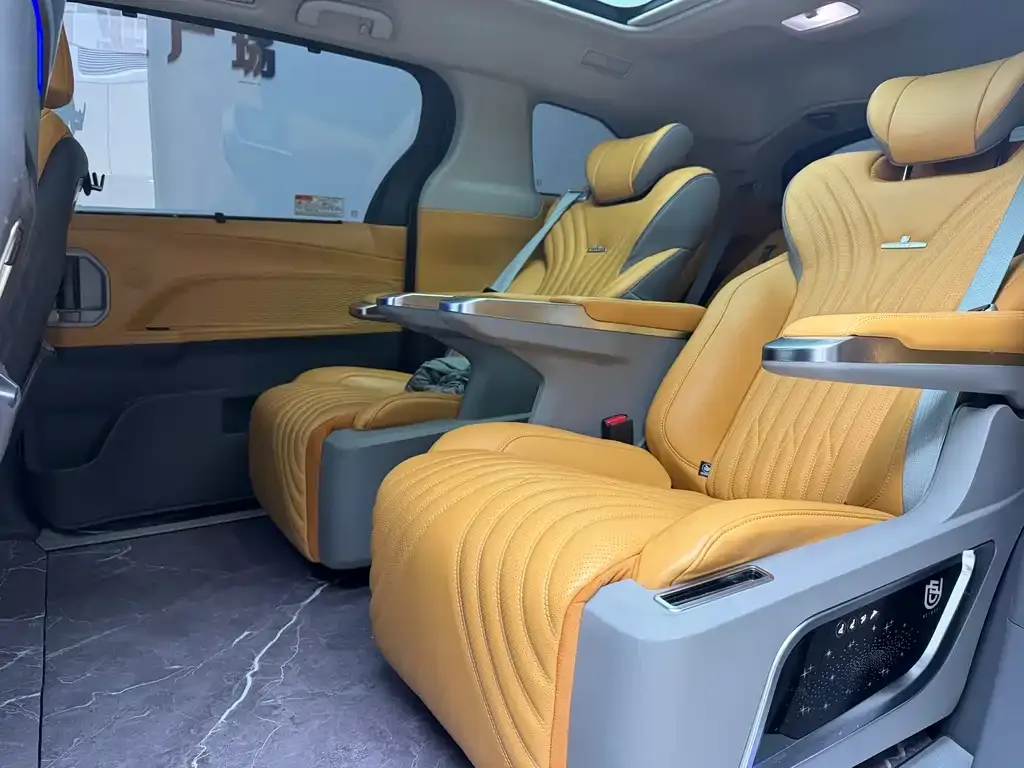 Toyota Granvia — фото 3