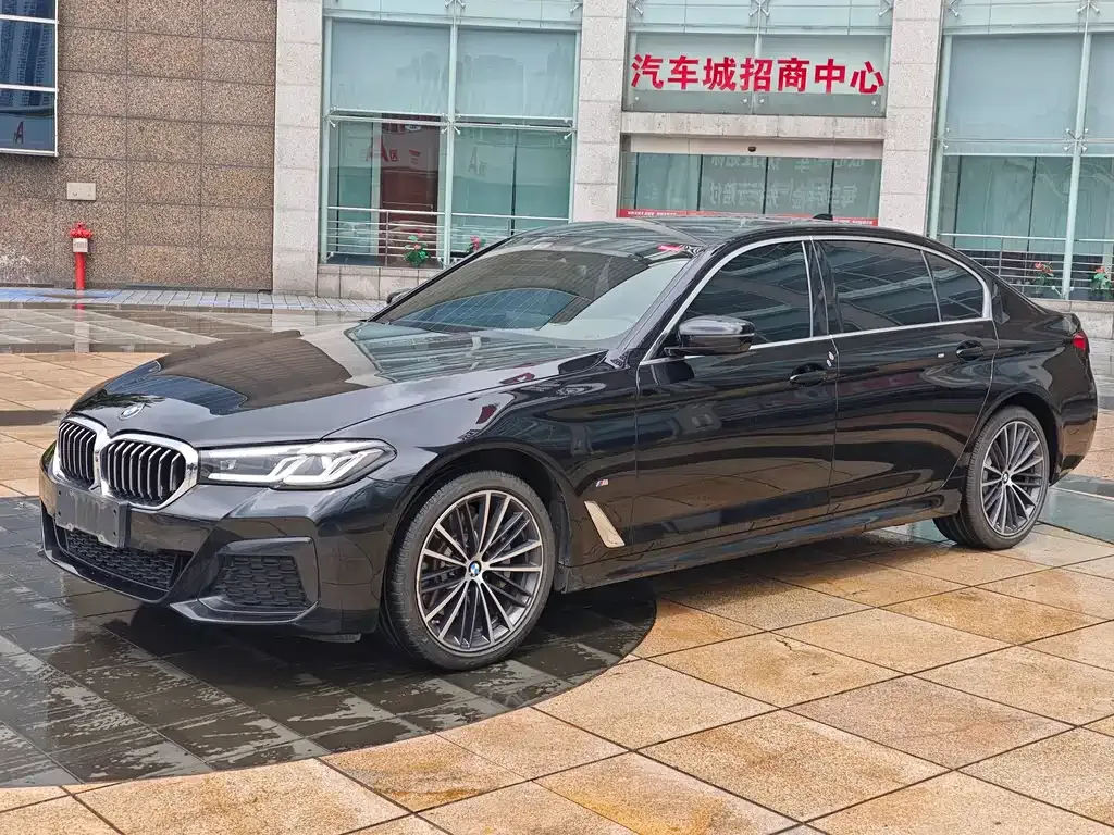 BMW 5 Series — фото 1