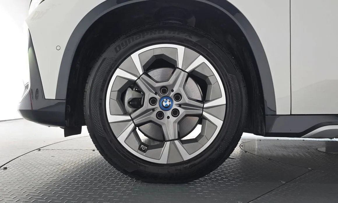 BMW iX1 2024 из KR, фото 7