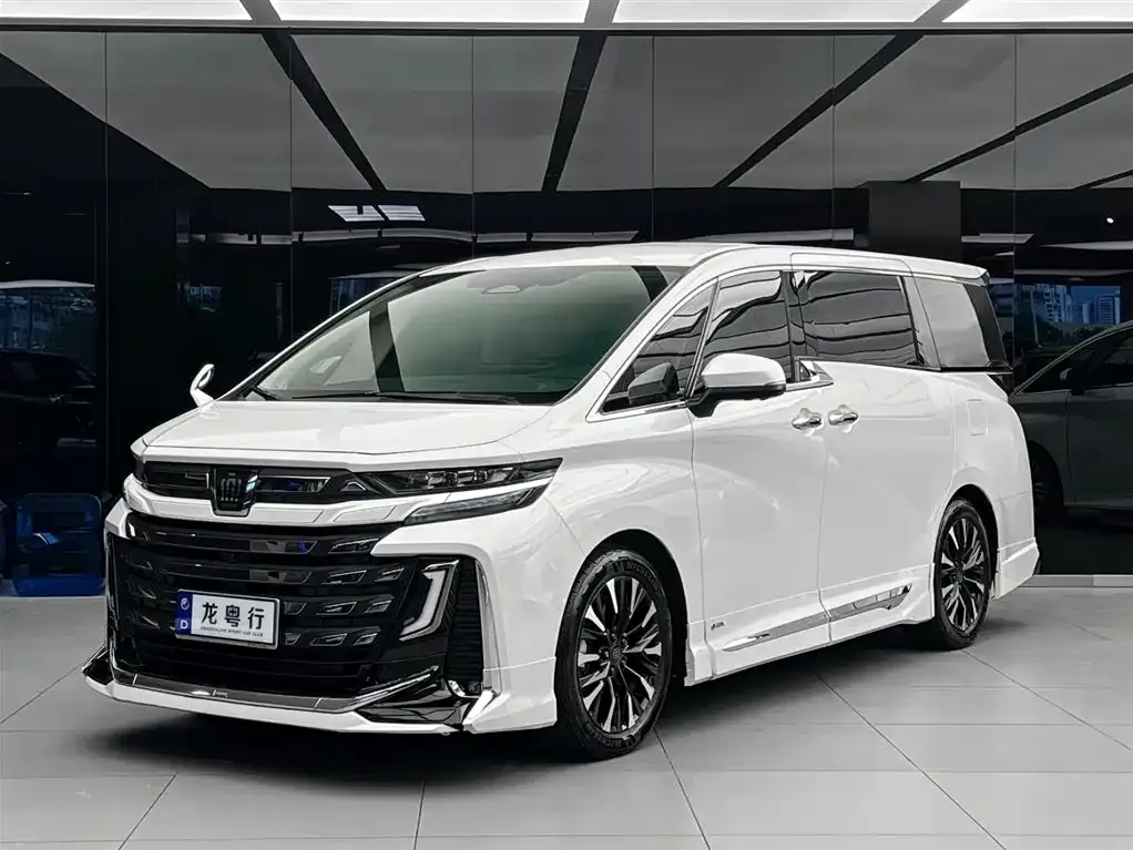 Toyota Vellfire — фото 1