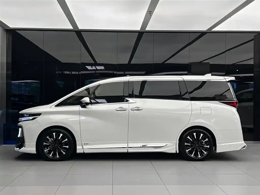 Toyota Vellfire — фото 2